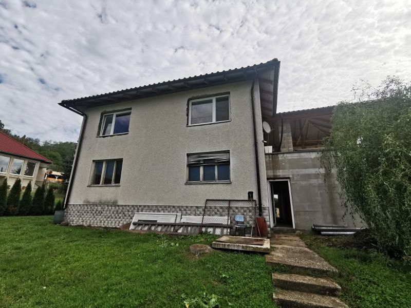 Dražba rodinného domu a pozemkov v obci Kiarov