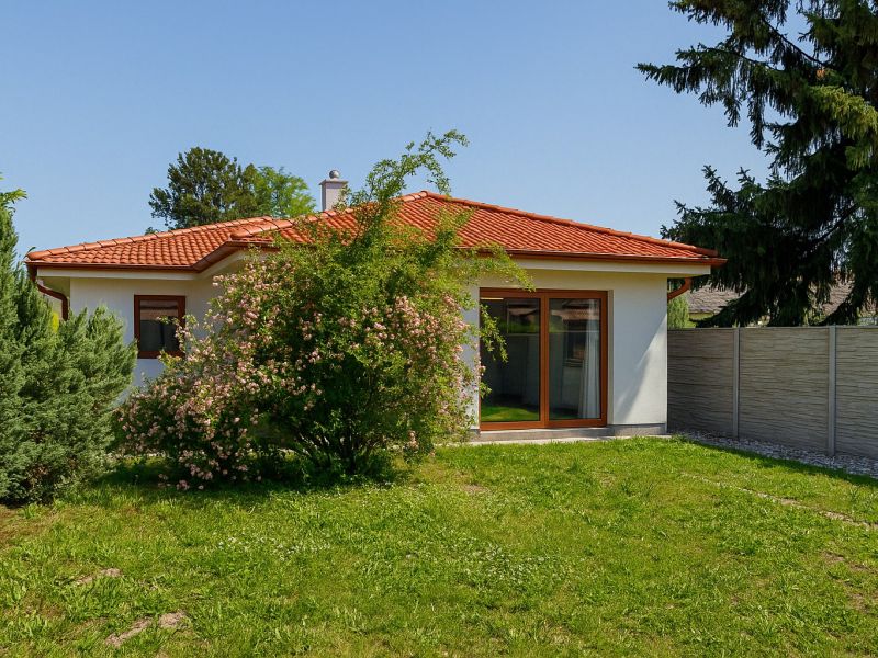 Predaj rodinného domu s veľkým pozemkom - Bratislava II, Hrušovská ulica
