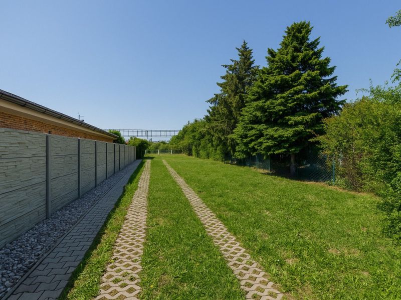 Predaj rodinného domu s veľkým pozemkom - Bratislava II, Hrušovská ulica