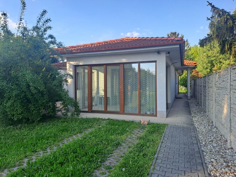 Predaj rodinného domu s veľkým pozemkom - Bratislava II, Hrušovská ulica