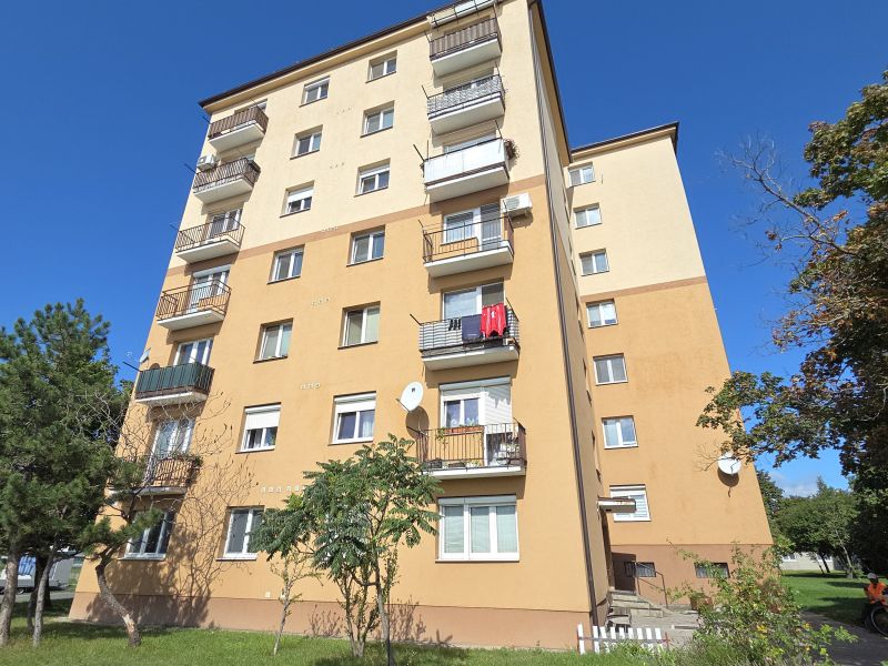 Moderná garsónka po kompletnej rekonštrukcii na prenájom – Pezinok, 1. mája 8