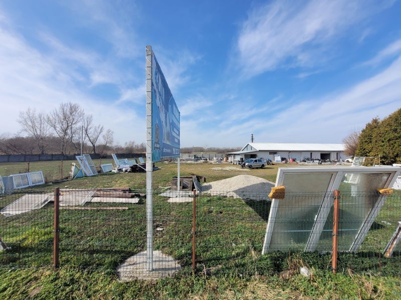 Hala s pozemkom v Kolárove na predaj 