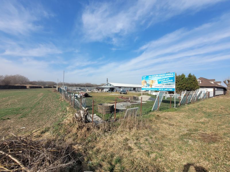 Hala s pozemkom v Kolárove na predaj 