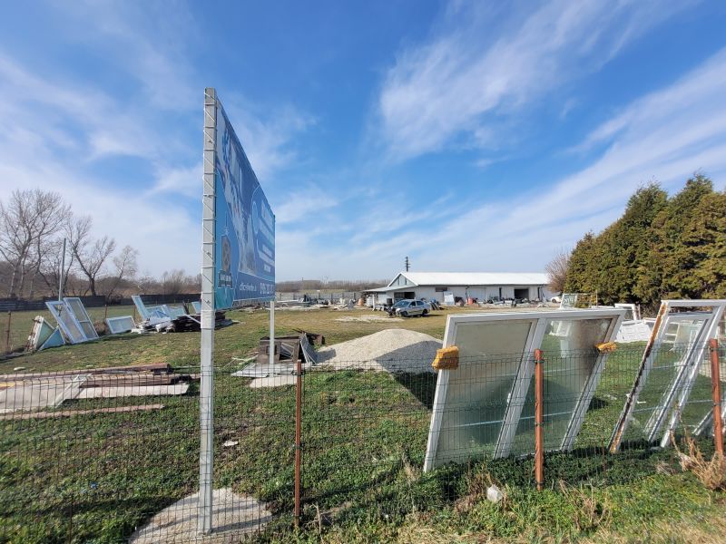 Hala s pozemkom v Kolárove na predaj 