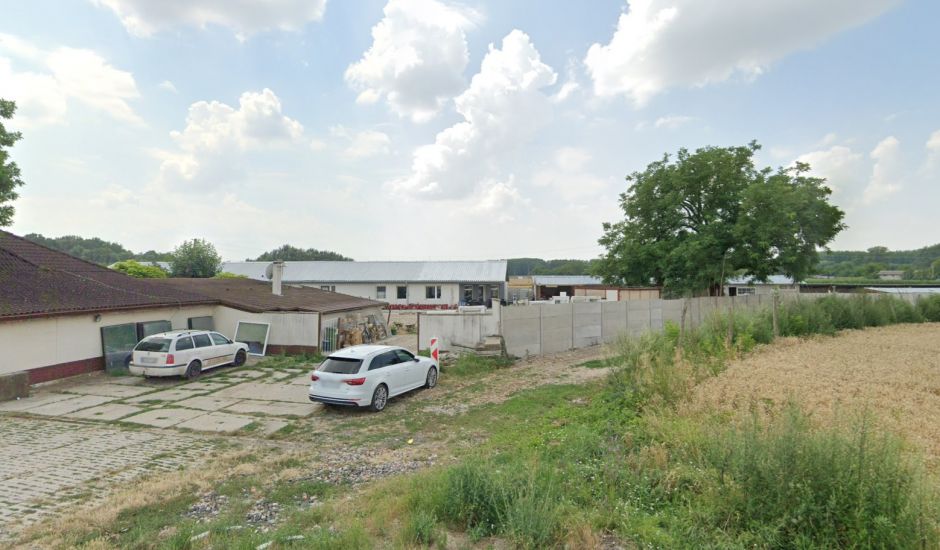 Hala s pozemkom v Kolárove na predaj Hala s pozemkom v Kolárove na predaj