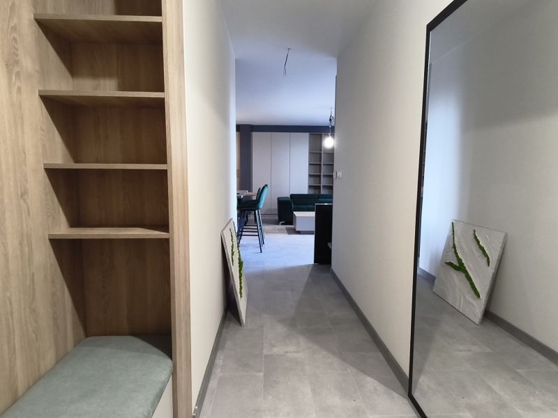 Novozrekonštruovaný apartmán v Bojniciach 4+kk s dvomi terasami, vnútorným aj vonkajším parkovaním  PANORÁMA BOJNICE