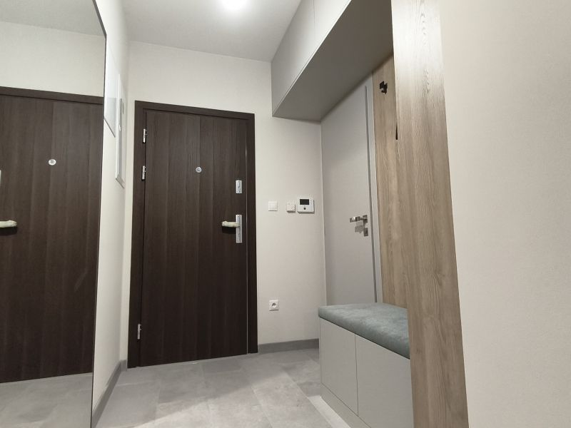 Novozrekonštruovaný apartmán v Bojniciach 4+kk s dvomi terasami, vnútorným aj vonkajším parkovaním  PANORÁMA BOJNICE