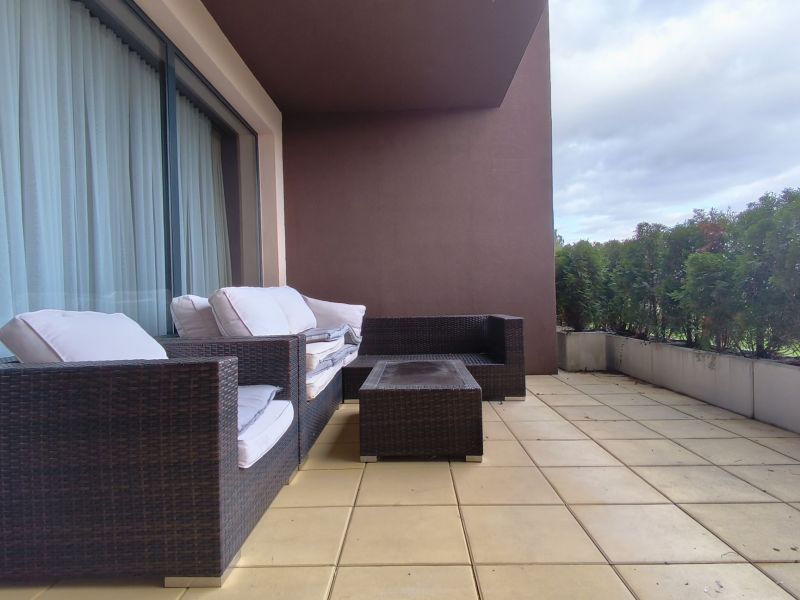 Novozrekonštruovaný apartmán v Bojniciach 4+kk s dvomi terasami, vnútorným aj vonkajším parkovaním  PANORÁMA BOJNICE