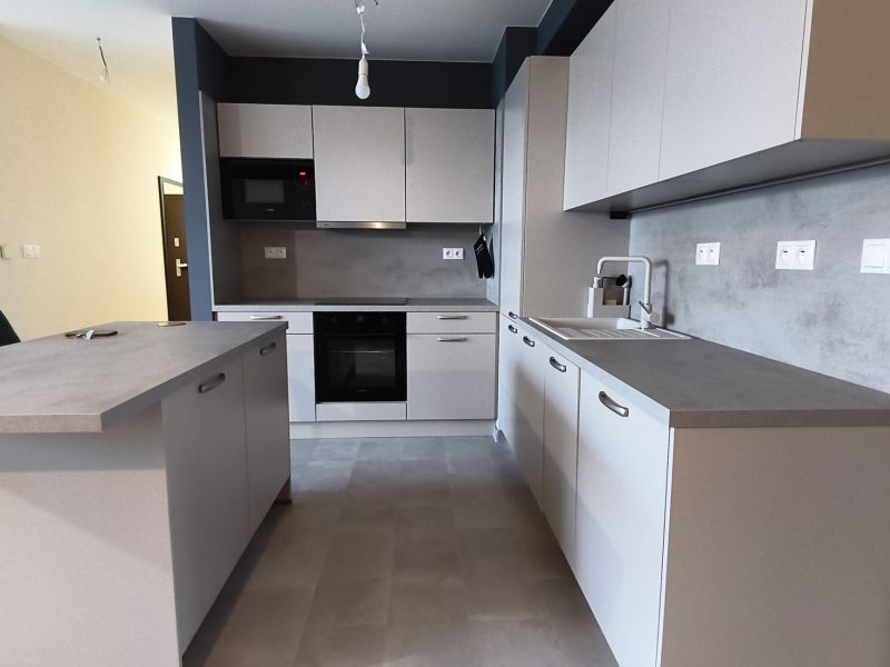 Novozrekonštruovaný apartmán v Bojniciach 4+kk s dvomi terasami, vnútorným aj vonkajším parkovaním  PANORÁMA BOJNICE