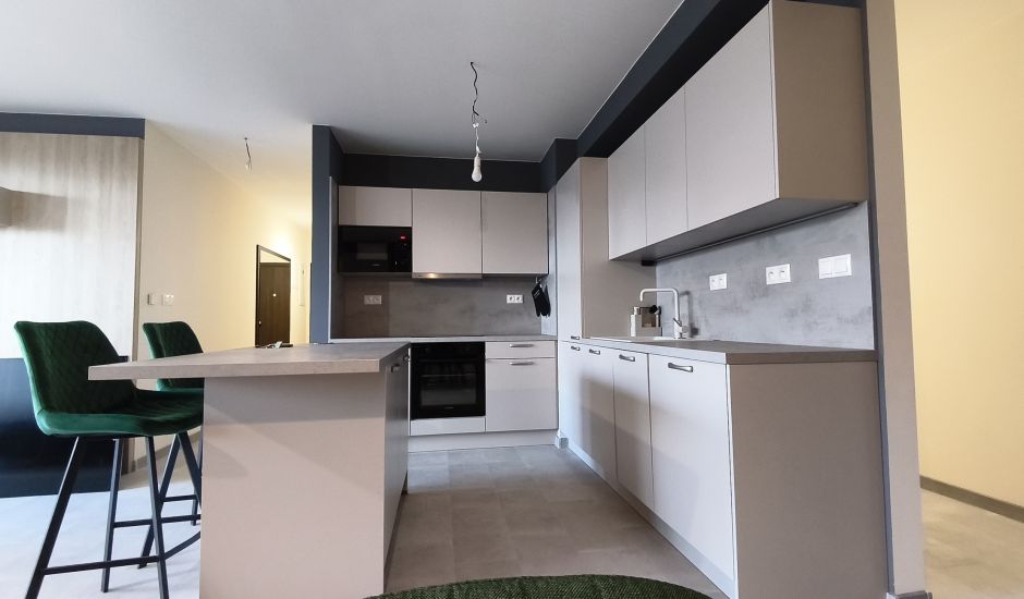 Novozrekonštruovaný apartmán v Bojniciach 4+kk s dvomi terasami, vnútorným aj vonkajším parkovaním  PANORÁMA BOJNICE