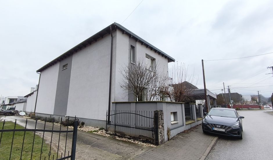 Dražba rodinného domu v obci Trenčianske Stankovce. Dražba rodinného domu v obci Trenčianske Stankovce.