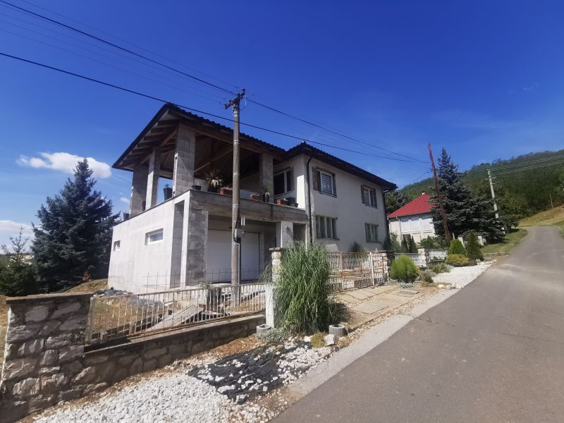 Dražba rodinného domu a pozemkov v obci Kiarov