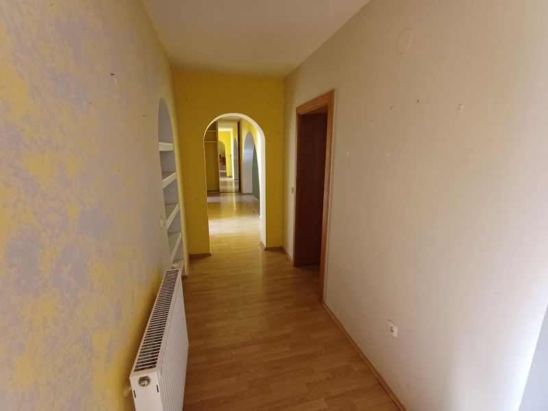 ZNÍŽENÁ VYVOLÁVACIA CENA!!! Opakovaná dražba rodinného domu v obci Koválov 