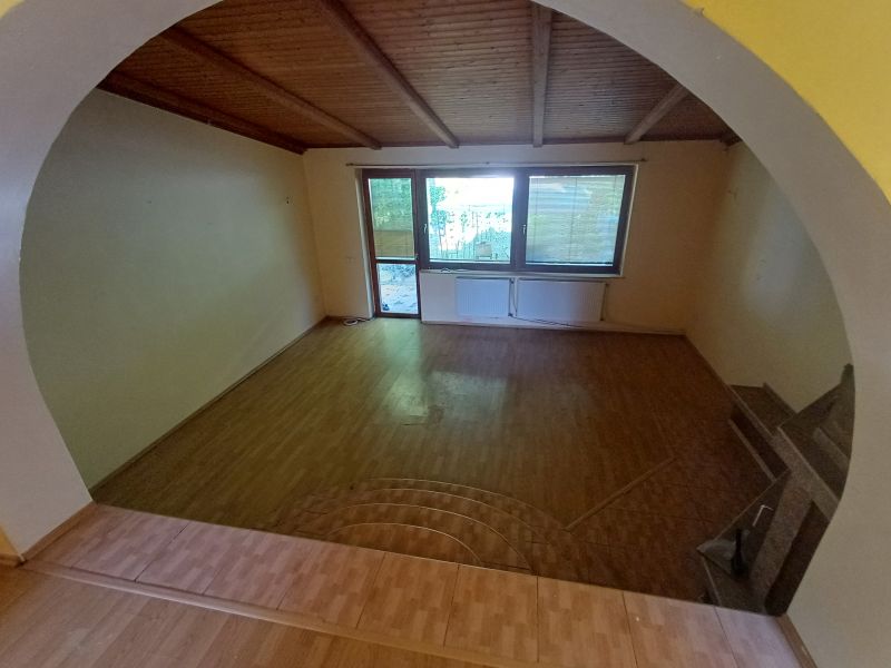 ZNÍŽENÁ VYVOLÁVACIA CENA!!! Opakovaná dražba rodinného domu v obci Koválov 