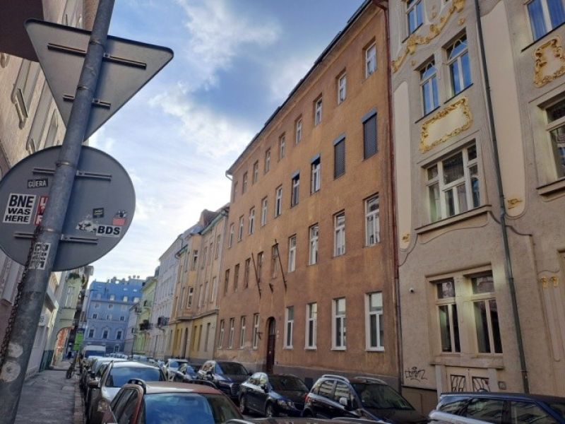 EXKLUZÍVNE | Priestranný 5-izbový mezonet s krbom na Tallerovej ulici
