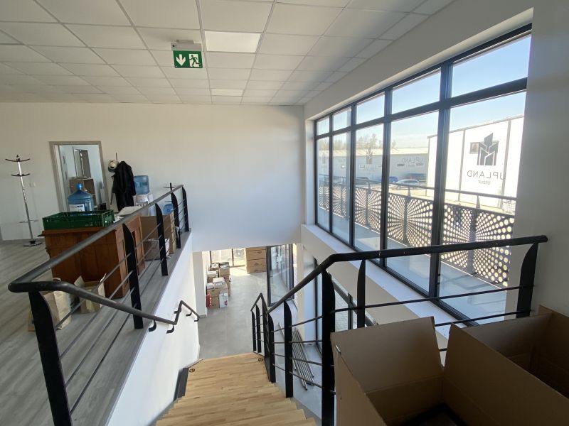 Dražba haly s administratívou v Komárne 